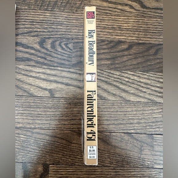 Ray Bradbury Fahrenheit 451 Vintage Paperback Sci-Fi Dystopian Classic Book - Picture 4 of 4